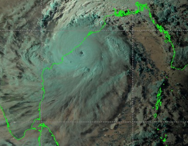 SkymetWeather's tweet photo. Checkout the satellite image showing the latest position of Extremely Severe #CycloneFani in West Central Bay of Bengal. The picture shows the clear eye of the #stormFani with the diameter of around 20 km. #FaniUpdates #Fani #CycloneFaniUpdates @ndmaindia @CMO_Odisha @PMOIndia https://t.co/EdjVIXRHmp