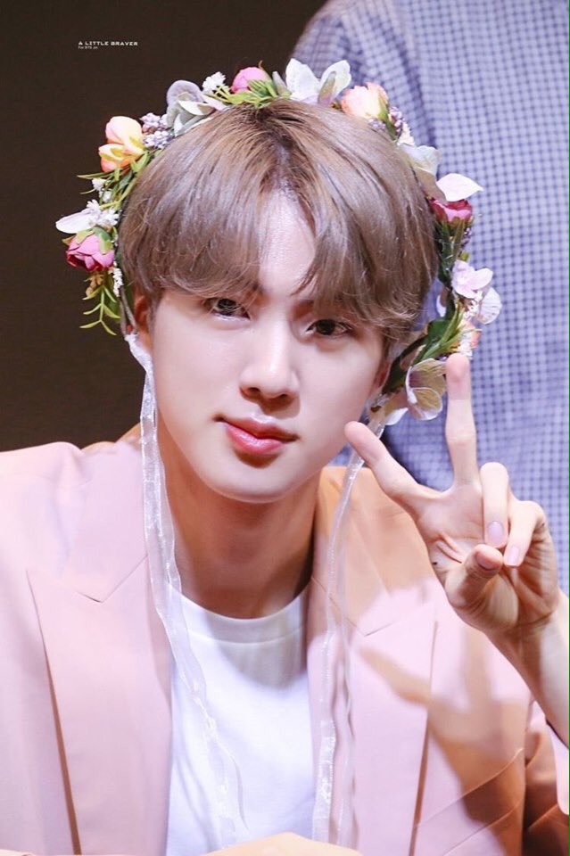 Binguyen2420's tweet photo. Anh nhà lại có thêm tên rồi. Nonfan thật là đáng yêu❤️❤️❤️❤️ #FunkyRoseThrowingMan #2ndGuyFromTheRight
#ManInPlainBlackSuit #KimSeokJin https://t.co/oIT1vZJnLj