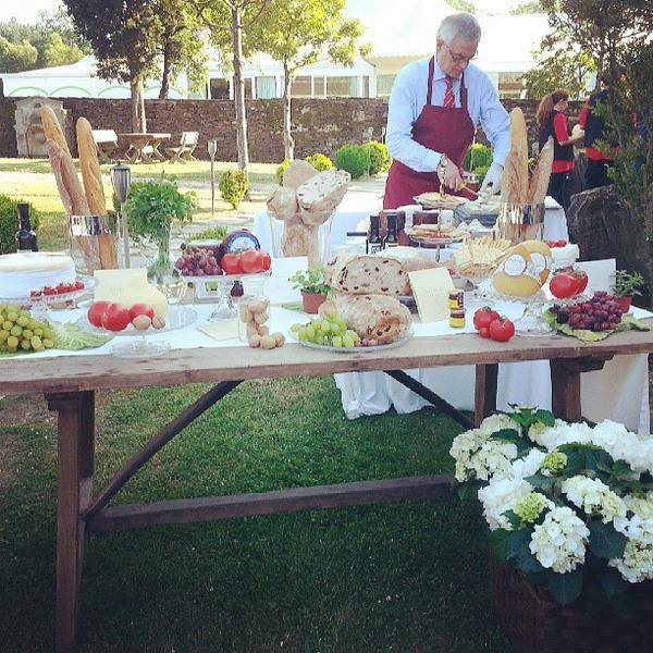 Desde el mejor escenario y con un decorado de lujo os deseamos #FelizJueves
No se os abre el apetito?
#GrupoLaPalloza #Fincasbodas #bodasLugo #bodasGalicia #ValdosSoños #LendadoQuercus