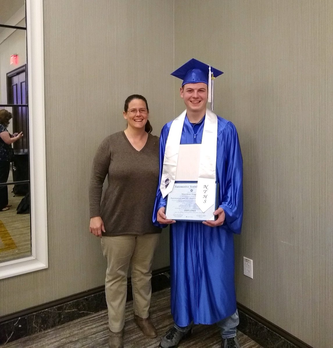 SenecaFamily's tweet photo. Congratulations to Matthew Songhurst (β17) pictured with #SenecaFamily Auto Tech teacher Mrs. Ellis for graduating from Automotive Training Center in Wilmington, Pa. Hard work pays off! #TwoGraduations https://t.co/Uzzw4YXWcr