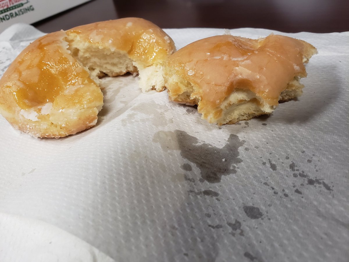 AllisonZelko's tweet image. When you want jelly doughnuts but there is no jelly to be found...
#nojelly #krispykremefail  #someonebringthejelly #dontbejelly #krispykreme