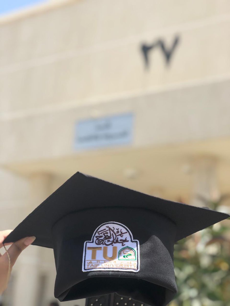 _mani9's tweet photo. اليوم أنهيت أخر أختبار في مسيرتي الجامعيه ، تاريخ يستحق أن يُوثق ، اللهم لك الحمد ملأ السماوات والأرض وما بينهما ⚖️👩🏻‍🎓♥️♥️".. https://t.co/9faV4qV9uB