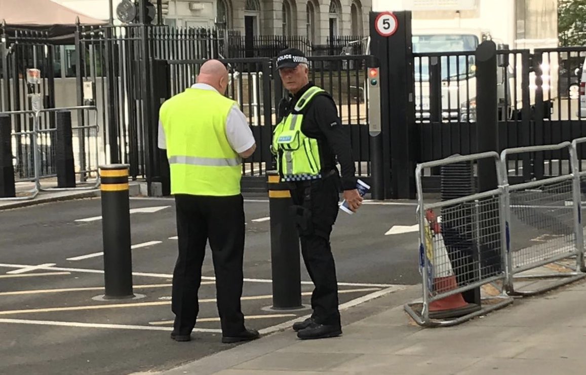 MODPolice's tweet photo. We work with many security partners during our #ProjectServator deployments...early start this morning working alongside the #MODGuardService in &amp; around @DefenceHQ &amp; with @Amulet_Security at #TrafalgarSquare.
#PowerOfPartnerships
#TogetherWeveGotItCovered https://t.co/ABVPoRoTYn