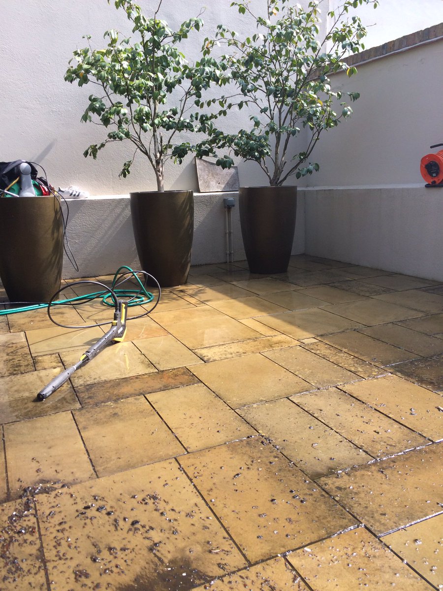 SparklingSW10's tweet photo. #SparklingSolutions - Patio Jetwash ready for the #maybankholiday 
Smith Street #Chelsea #london #sw3

#Jetwash #Jetwashing #Patiocleaning https://t.co/d6zyOG6OSy