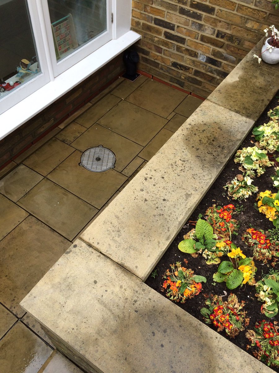SparklingSW10's tweet photo. #SparklingSolutions - Patio Jetwash ready for the #maybankholiday 
Smith Street #Chelsea #london #sw3

#Jetwash #Jetwashing #Patiocleaning https://t.co/d6zyOG6OSy