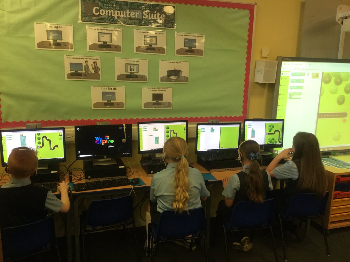 StMarysAirdrie's tweet image. Room 3 are learning the basics of coding, by playing #Blockly. #ICT #codeforlife