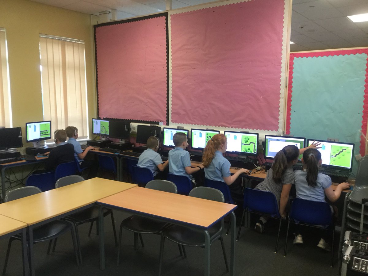 StMarysAirdrie's tweet image. Room 3 are learning the basics of coding, by playing #Blockly. #ICT #codeforlife