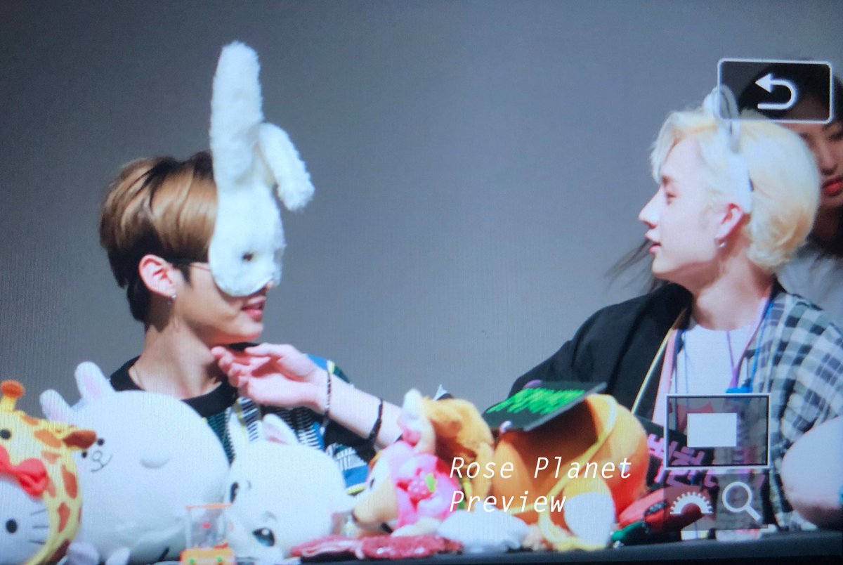 190502
 명동 preview
#StrayKids #스트레이키즈 #Chan #찬 #BangChan #방찬 #LeeKnow #리노 #이민호