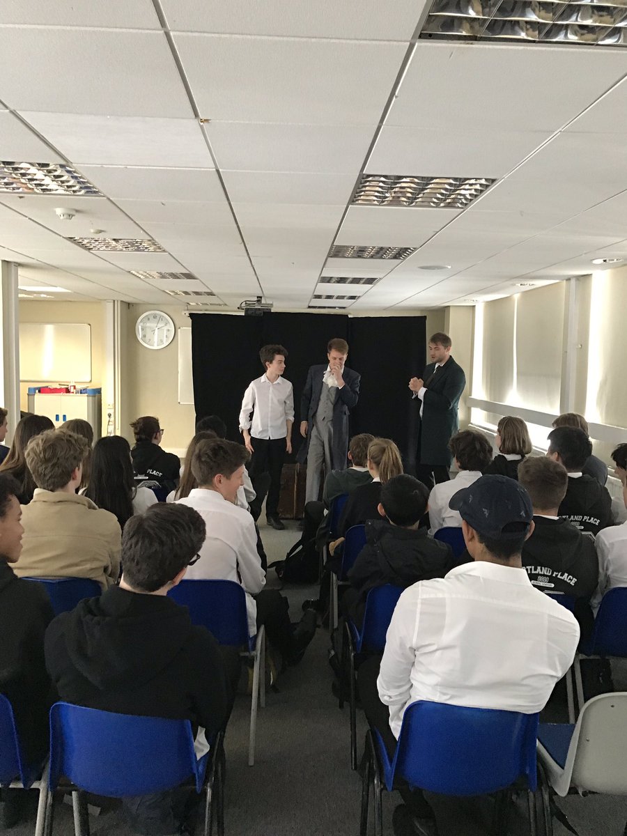 PPSEnglish1's tweet image. @OnSetTexts are with us this afternoon at @PortlandPlaceHd giving Year 11 a brilliantly constructed, hilarious re-enactment of A Christmas Carol! Tommy has (reluctantly) joined the cast 😂👏