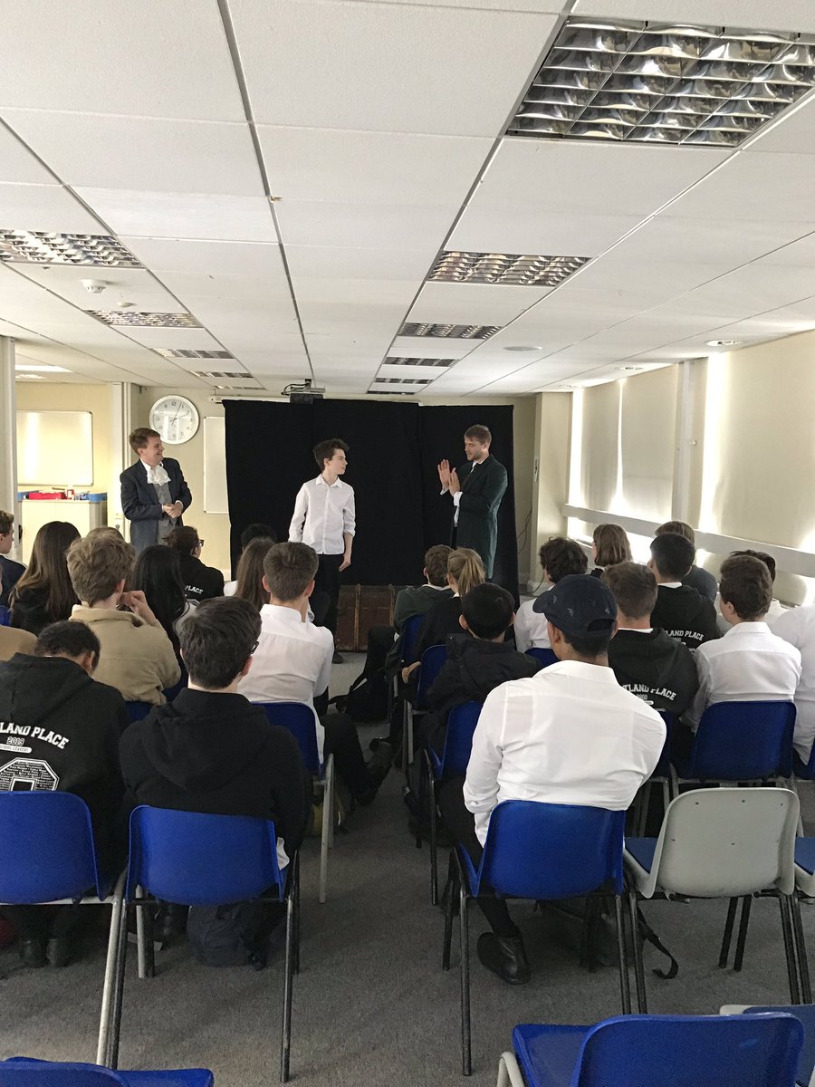 PPSEnglish1's tweet image. @OnSetTexts are with us this afternoon at @PortlandPlaceHd giving Year 11 a brilliantly constructed, hilarious re-enactment of A Christmas Carol! Tommy has (reluctantly) joined the cast 😂👏