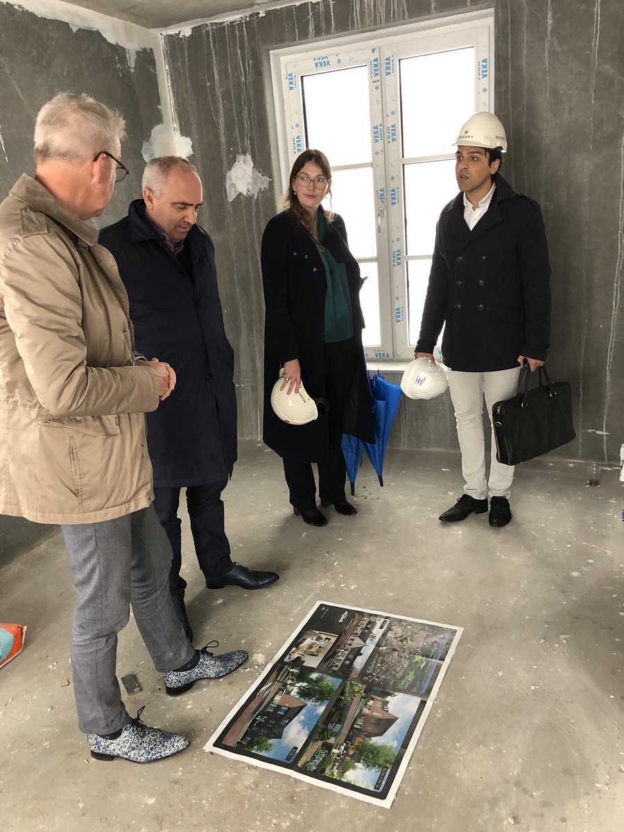 MaartenvdFliert's tweet photo. In Renswoude bij project duurzame nul-op-de-meter (senioren) woningen, met @christenunie wethouder @SanderFoort ,  @Eurofractie , @JohannaKramerEP en @petervdalen https://t.co/RmAe9jBIA1