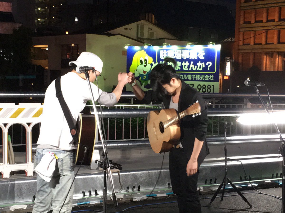 goo20020602's tweet photo. INSAからの帰りに春吉橋へ🏃
ちょうどBoyzGreenMarch
さんのライブ🎸🎤が
スタート🙋
間に合って良かった✨
きょうも無事に
バッファローを拝見😁🙋
盛り上がりますね❗😊
#BoyzGreenMarch
#ボイグリ
#千年夜市
#春吉橋
#HappyLine
#バッファロー https://t.co/ClQEhTNppr