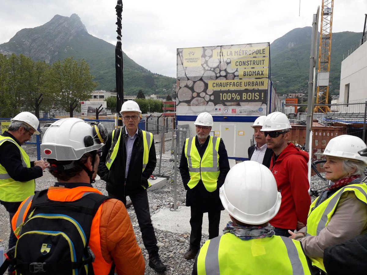 UMA_METRO's tweet image. 📸🚧♨️🔌🏗️♻️ Visite du chantier #Biomax : un nouvel équipement au service de la transition énergétique. Une chaudière 100% bois local qui alimentera le réseau de chauffage urbain ainsi que la production locale et renouvelable d&apos;électricité ! #OnAvance