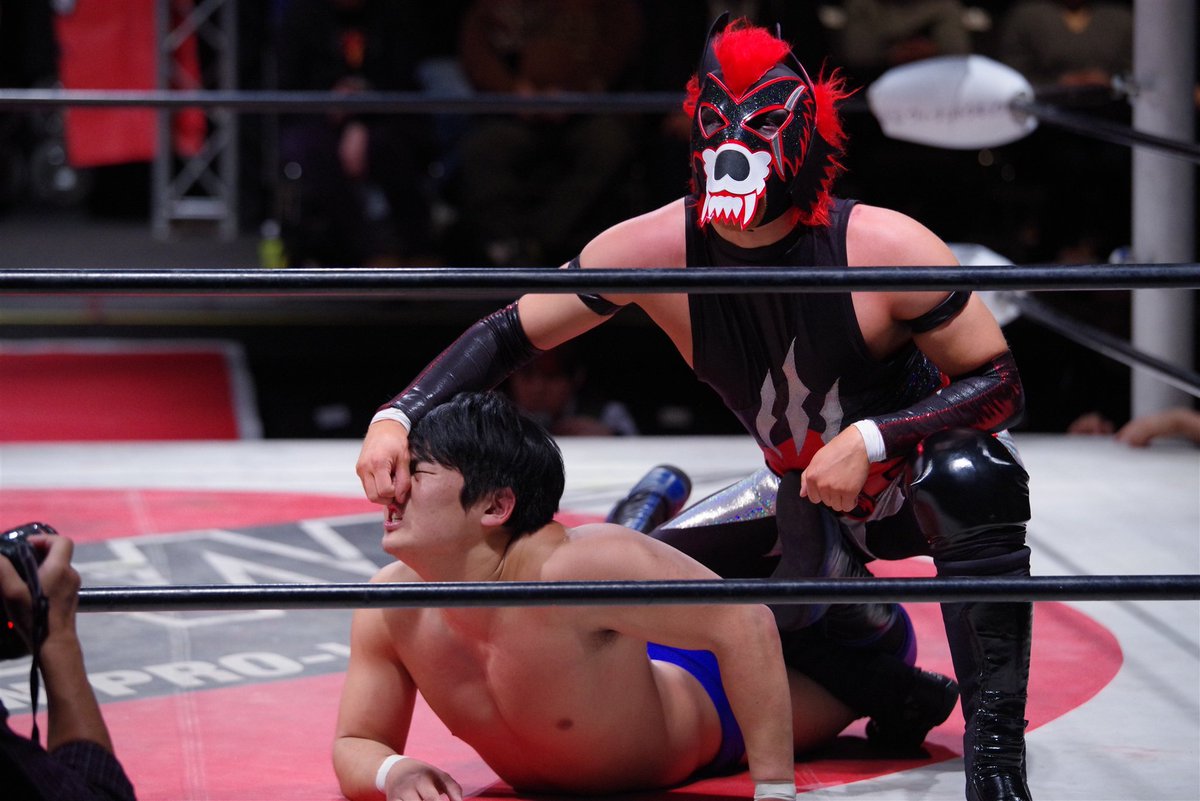 KidLykos's tweet photo. Despite being retired from active professional wrestling, I haven't got a surgery date yet, and am still available for seminars and appearances. I'm a world travelled wrestler who has 11 years experience. I'd love a shot at doing some teaching. 
Get in touch if you want, or not https://t.co/OuXMz5ew8H