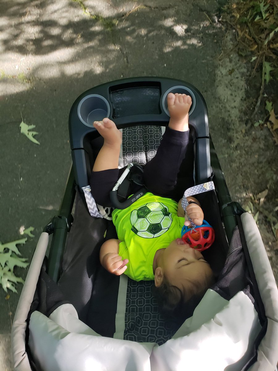 akbdavis17's tweet photo. Early runs might have to be our new thing #fitmom #tryingtobeanyways #mombod #strollerrunner https://t.co/bv0F8v5RXy