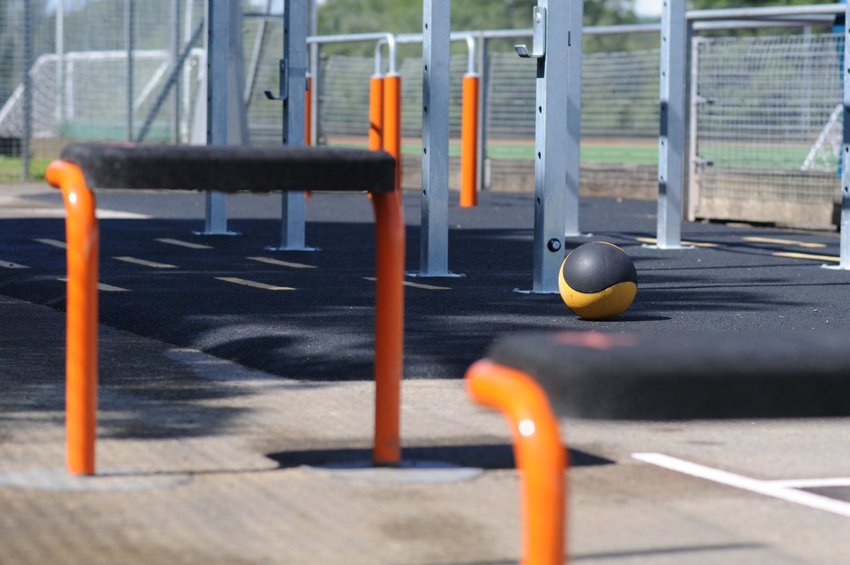 SussexUniSport's tweet photo. 💪NEW OUTDOOR BOOTCAMP💪 
⏰Begins Sat 4 May 10am 
👉Then every Thu 5pm and Sat 10am
🌏Falmer Sports Complex 
Designed to build strength💪and fitness via a wide variety of interval training, calisthenics 🏋️‍♂️ lifting, weights🏋️‍♀️push-ups, sit-ups and plyometrics
#CommitToGetFit #CTGF https://t.co/0YB3YS6XEC