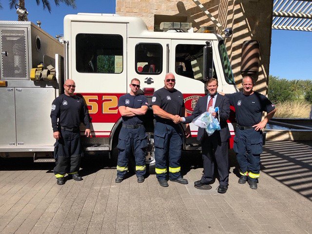 BWH_STRATUS's tweet image. When @SOAPHQ needed extra equipment for #simulation scenarios during the 51st #SOAPAM2019, @BrighamWomens anesthesiologist &amp;amp; STRATUS Asst. Director, Andy Miller, called @PHXFire E52 &amp;amp; Capt. Steve Podzielny to save the day 🚒👨‍🚒Now THAT&apos;S what ya call thinking outside the box!