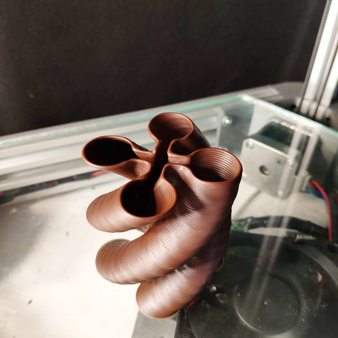 ChocoL3d's tweet image. Spiral was printed in vase mode with Barry Callebaut №811 (dark natural chocolate).
Printing speed pretty slow - 65 mm tall, printed 5 hours.
Temperature of chocolate 34-33°C, ambient temperature 21 °C
#Chocol3d #chocolate #3dprinting #foodprinting #3dprinter #spiral #callebaut