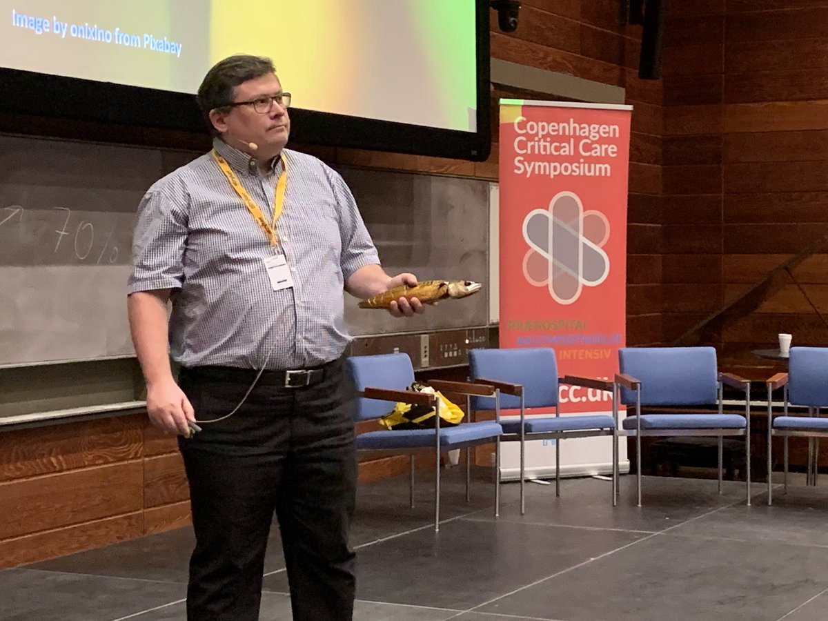 medicML's tweet image. Er Mona død???? Det fortæller @Rosenbassen om, og måske er morfin ikke så godt som vi troede. Prøv med noget andet. Oxygen? Kun ved sat under 90% - siger manden med #pegemakrallen #cphcc @cphcc2019 @FOAMmedic @scanfoam