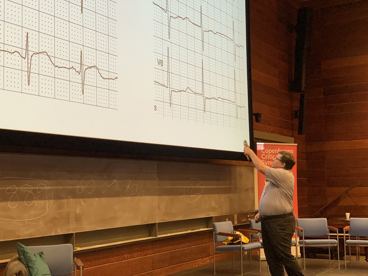 medicML's tweet image. Er Mona død???? Det fortæller @Rosenbassen om, og måske er morfin ikke så godt som vi troede. Prøv med noget andet. Oxygen? Kun ved sat under 90% - siger manden med #pegemakrallen #cphcc @cphcc2019 @FOAMmedic @scanfoam