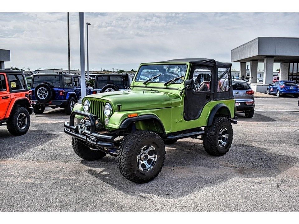 FrontierAuto's tweet image. Hurry into #FrontierDodge today to test drive this 1982 #Jeep #CJ5 with LESS than 70,000 miles! 
Details: bit.ly/2PFh8dG