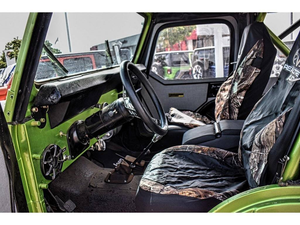 FrontierAuto's tweet image. Hurry into #FrontierDodge today to test drive this 1982 #Jeep #CJ5 with LESS than 70,000 miles! 
Details: bit.ly/2PFh8dG