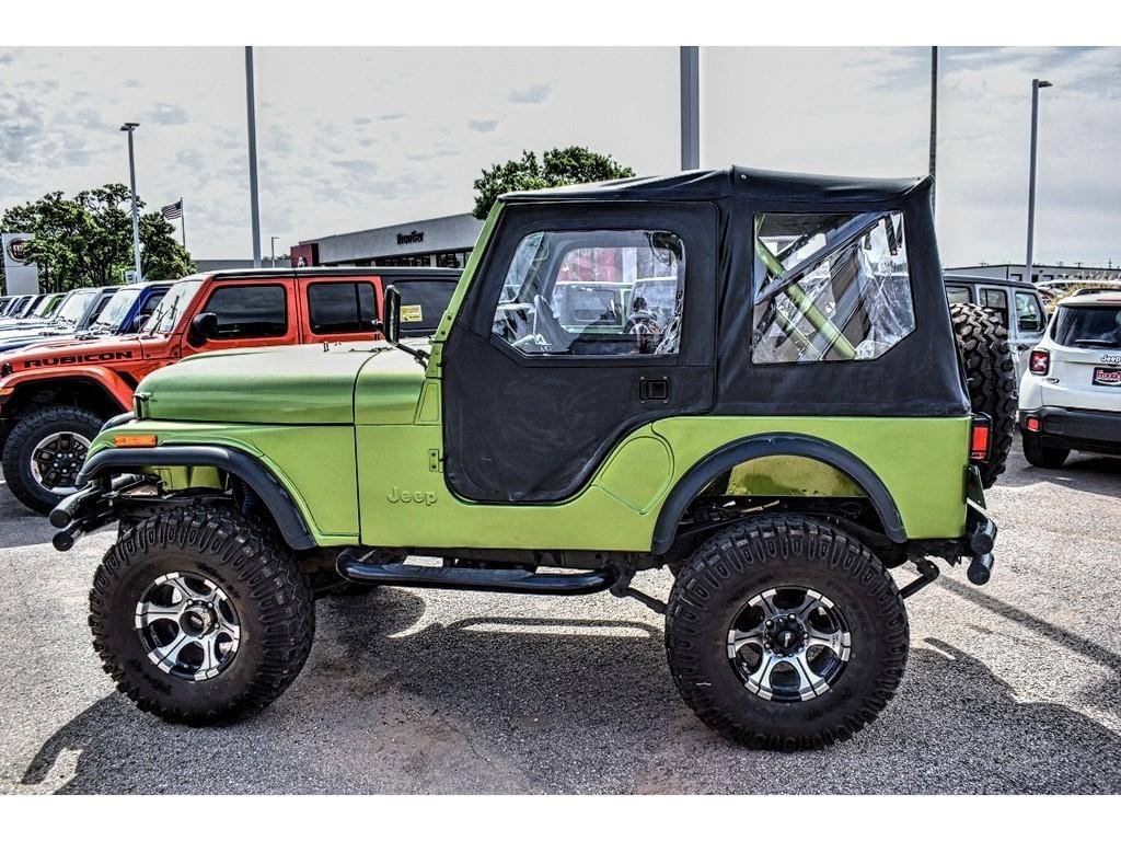FrontierAuto's tweet image. Hurry into #FrontierDodge today to test drive this 1982 #Jeep #CJ5 with LESS than 70,000 miles! 
Details: bit.ly/2PFh8dG
