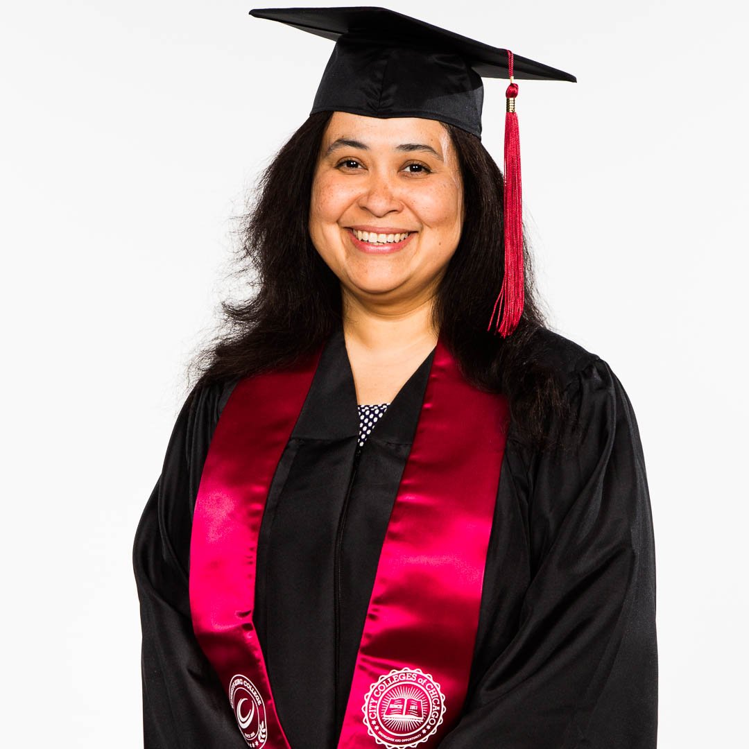 ChiCityColleges's tweet image. First up on the countdown today is Cindy Alvarez, KKC’s 2019 valedictorian.

Cindy decided to go back to school to set an example for her kids and is now deciding between FIVE four-year colleges to transfer to!

Read her full story at ccc.edu/success. #gradccc #CCCsuccess