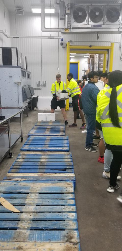 SpringCTE's tweet image. National Technical Honor Society
 volunteerng at the Houston Food Bank.
#Helpie #SpringIsdCTE