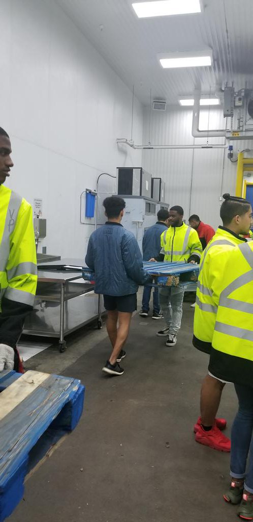 SpringCTE's tweet image. National Technical Honor Society
 volunteerng at the Houston Food Bank.
#Helpie #SpringIsdCTE