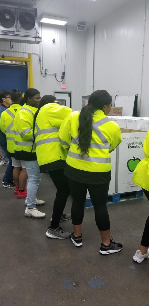 SpringCTE's tweet image. National Technical Honor Society
 volunteerng at the Houston Food Bank.
#Helpie #SpringIsdCTE