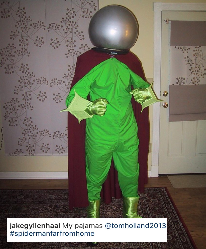 Jake Gyllenhaal shared a pic of his “pajamas” on IG: instagram.com/p/Bw9j2YenJZK/…

#SpiderManFarFromHome