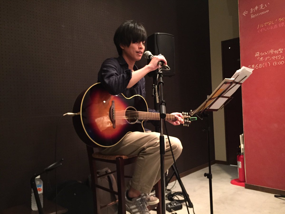 ma3ichigo's tweet image. やっぱり半端なく大濱健悟の歌が好きやわ。
shannonsのevergreenも好きだけど、弾き語りは健悟色がより出てて、1曲で2度美味しい。
当時、母イチオシだったのに、音源にならなかったアカイトリも聞けたし、何より素の大濱健悟が見られるライブだったな☺️
#大濱健悟