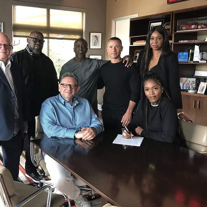 thebbbuzz's tweet photo. Africa's multiple awards winning Afropop Diva, Tiwa Savage @tiwasavage inked a deal with Universal Music Group @universalmusicgroup
Big congratulations...
#NewDeal #TiwaSavage #UniversalMusicGroup #thebbbuzz https://t.co/ryDv8RP2SB