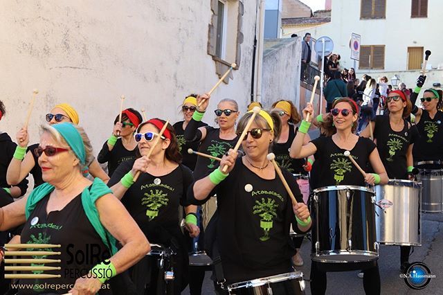 SolRePercussio's tweet photo. Ja has vist el resum fotogràfic de la #SolRetronada19??? El trobaràs a la nostra pàgina del #Facebook. Segueix-nos-hi!!
.
.
.
.
#SolRe #percussió #foto #batucada #fotografia #picoftheday #atabalades #SolRetronada #cabrils #festa #music #percussion #drums… https://t.co/1LW5SRxypf https://t.co/XQ9SGqNf4m