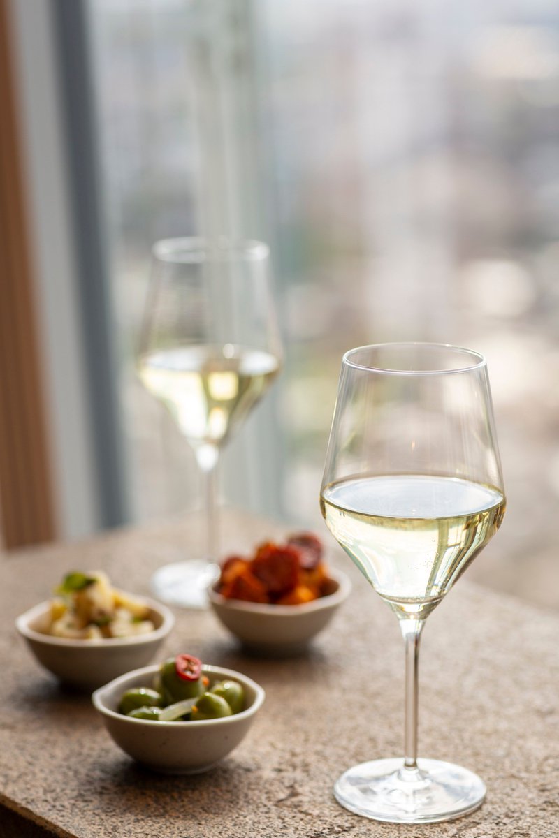 OblixRestaurant's tweet photo. In celebration of #RealWineMonth, Oblix will be offering a variety of low intervention, organic, biodynamic, natural and super funky wines by the glass! Simply look for the 'Sommelier Selection' on our wine list. 🍷👀 #WineTime #Oblix #TheShard #ThisIsLondon https://t.co/SR4okz0Gf7