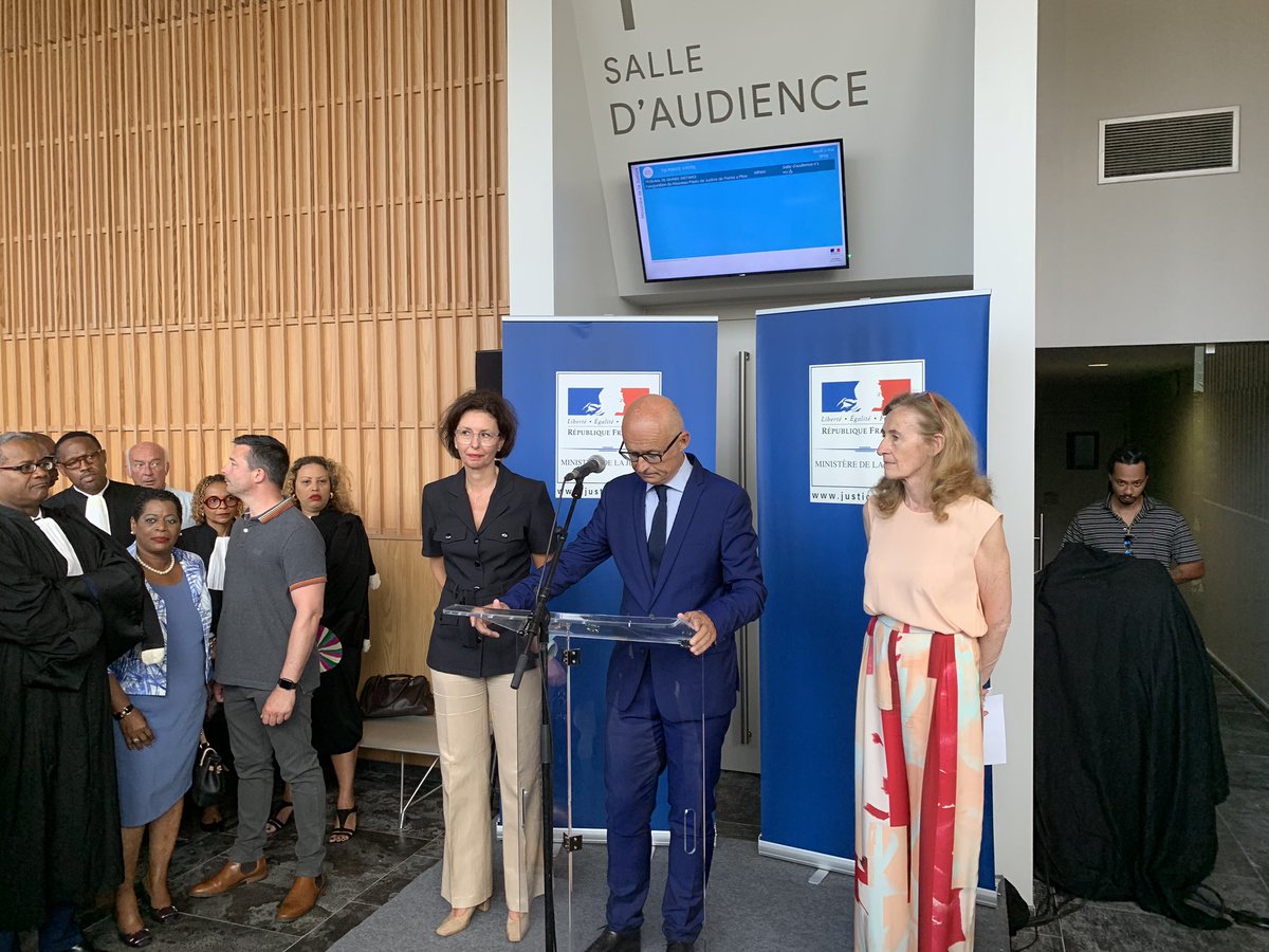 JBorelLincertin's tweet photo. Inauguration du Palais de justice de @VILLEPAP avec Mme la Garde des sceaux @NBelloubet. Un bel édifice en cœur de ville qui améliore les conditions de travail des personnels au bénéfice des justiciables. Un chantier lancé sous @fhollande et @ChTaubira. Continuité de l’Etat.👍🏾 https://t.co/0ULf8hpWsg
