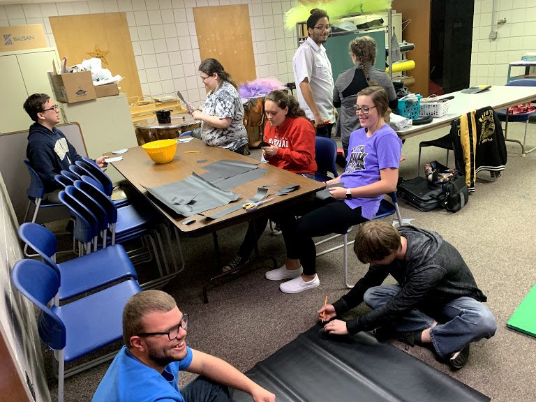BudkaJag's tweet photo. RCHS JAG volunteering to help @TheaterRchs with the set of the Wizard of Oz! Come out this weekend to see the show! 

#RCHSJAG #JAGIndiana #RCHS https://t.co/XV97PbHtSE