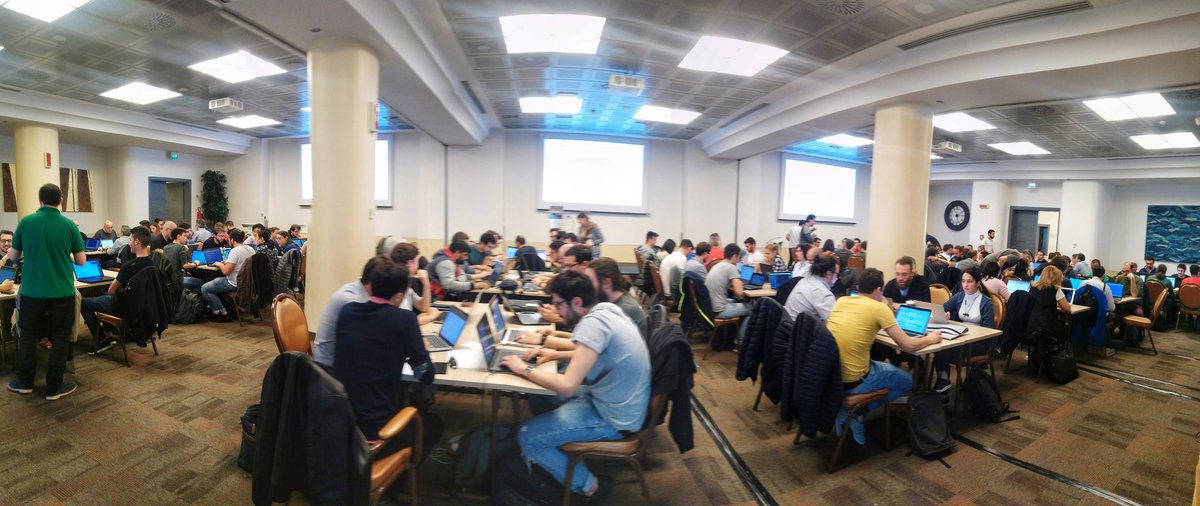 pyconit's tweet photo. Here we go! 🎉 Let's start with...#BeginnersDay! We're ready for some fun coding sessions #PyConX #python 🐍 https://t.co/t38CeyRy5u