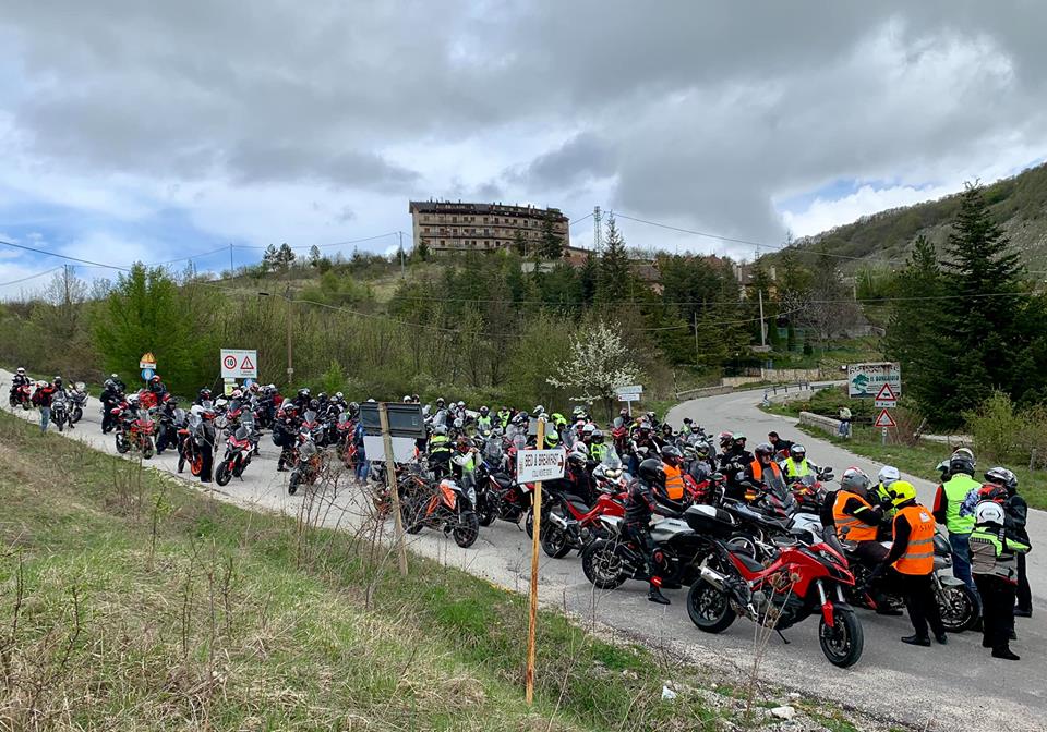 NetbikersEU's tweet photo. 78 moto, 110 persone. Su #netbikers il report del #Multitour dei #Simbruini, organizzato dai #Multidotati e dal forum #ducatimultistrada.
#turismoinmoto #viaggiareinmoto

https://t.co/tpraPzzQnr https://t.co/A9FL0eWsk6