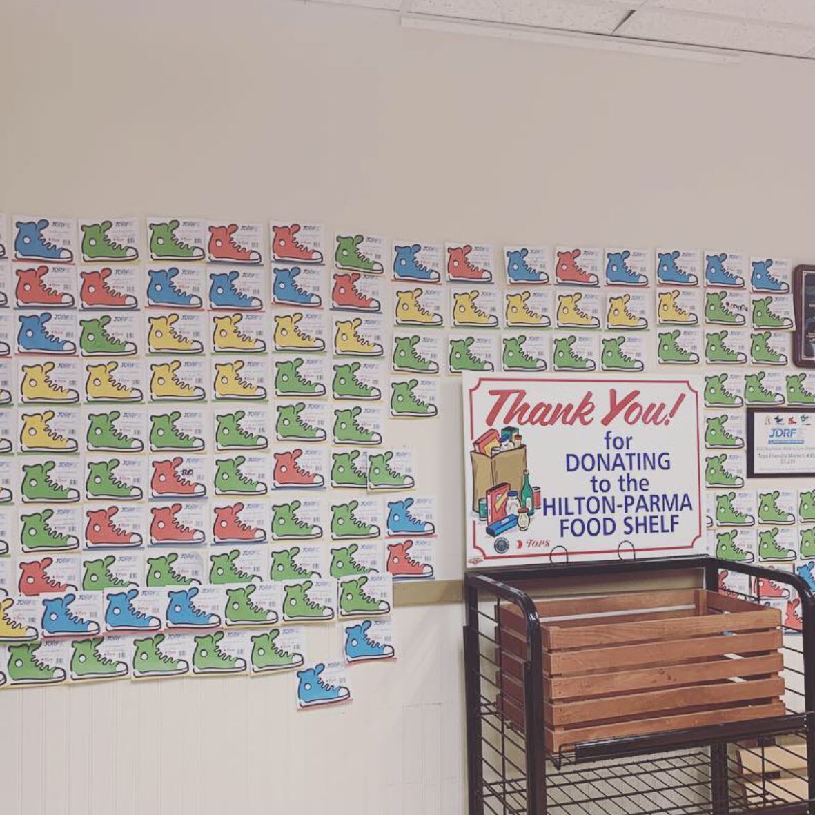 sweet_dsstr's tweet image. Guys! If you’re planning on doing some grocery shopping and want to do some good, check out the sneaker wall of wonderfully generous donations and check out @TopsMarkets now through 5/4.  You can make a donation to #JDRF and be a part of ending #T1D #TypeOneTypeNone