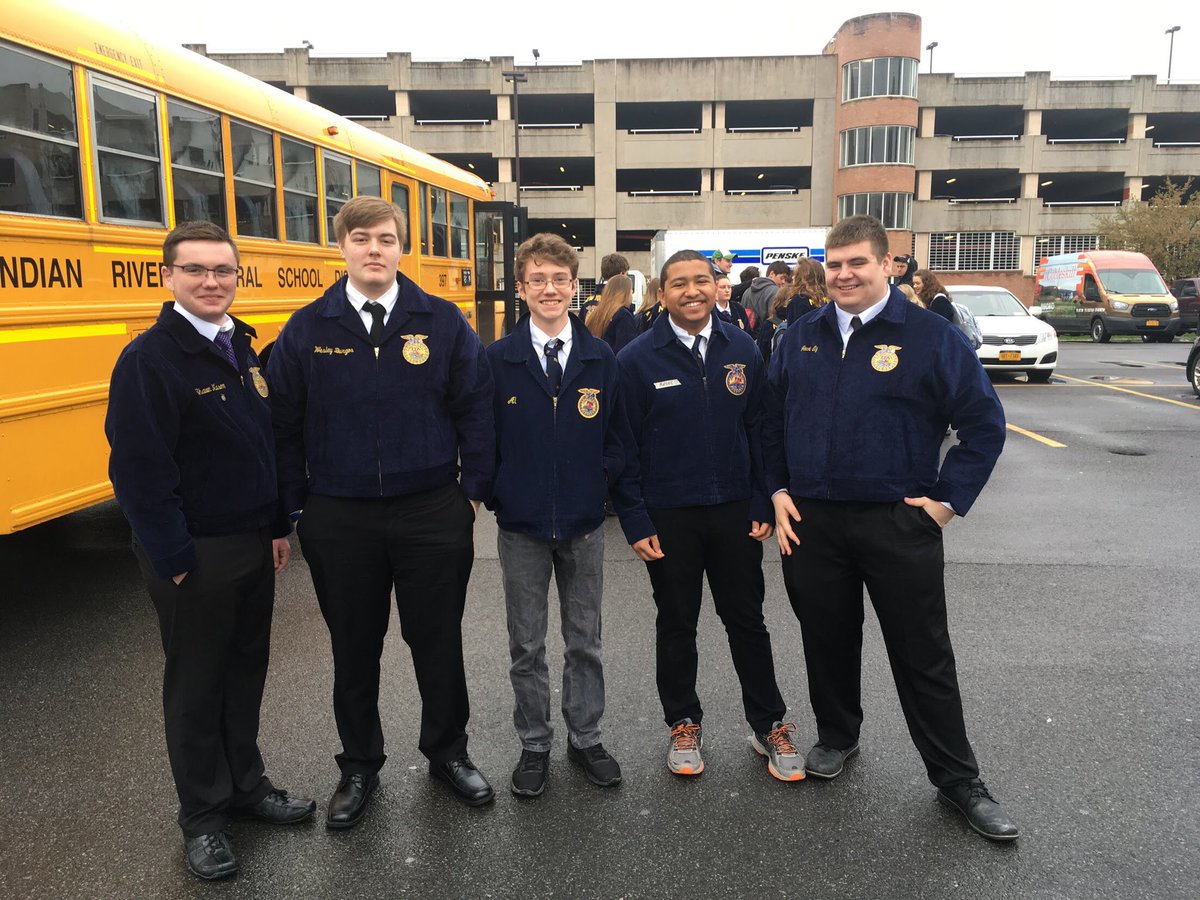 saintadmin's tweet image. Mr. Greene and our students are starting their journey to the State FFA convention!  #FFA #ageducatiob #acsghosts
