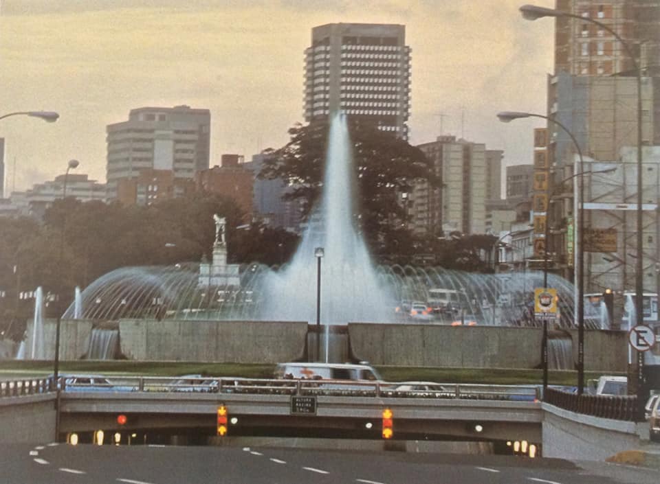 yordylj's tweet image. Se imaginan haber vivido en la Caracas de los 80's?