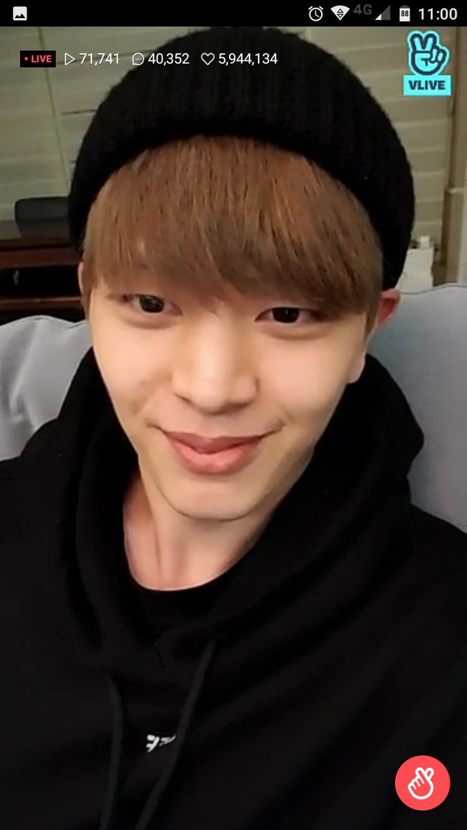 Penny2906's tweet photo. Mi capturas siempre son tan malas.
Pero fue hermoso verte un rato, escucharte.
Te amo Yook Sungjae. 💙
Espero hayas pasado un excelente cumpleaños. 🎉
#HappySixDay @BTOB_6SJ
#비투비_3대리더_절대막내_성재_생축 https://t.co/UKQP9uQCdq