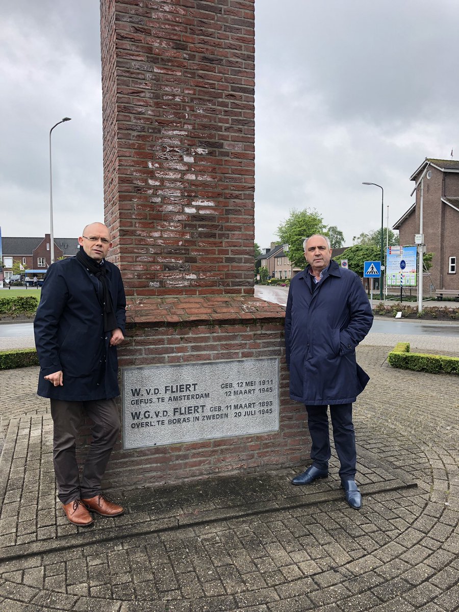 Tenslotte in het centrum van Renswoude een korte stop bij het Tweede Wereldoorlog Monument  voor de Gevallenen, waarop mijn opa (onderaan) staat en waar op 4 mei de herdenking weer plaatsvindt, met lijsttrekker EP23mei Lijst 7 (ChristenUnie-SGP) @petervdalen en <a href="/Eurofractie/">ChristenUnie Europa</a>