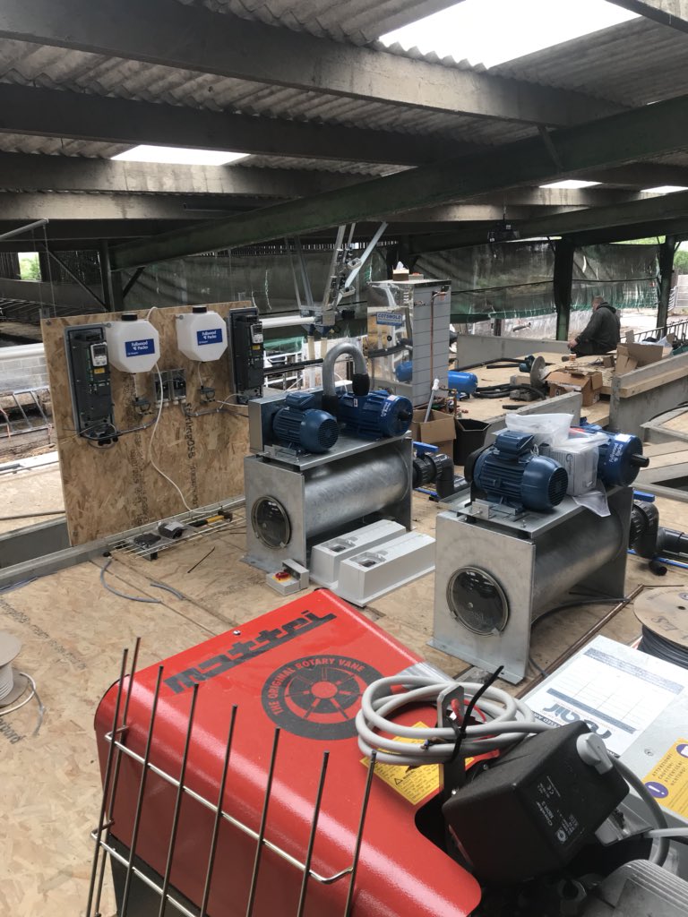 jamesholdingeng's tweet image. It’s definitely coming along nicely good work lads, looking forward to the near future 🤗 More and more Robots getting ready to be installed #M2erlin #FarmLife #ThursdayThoughts