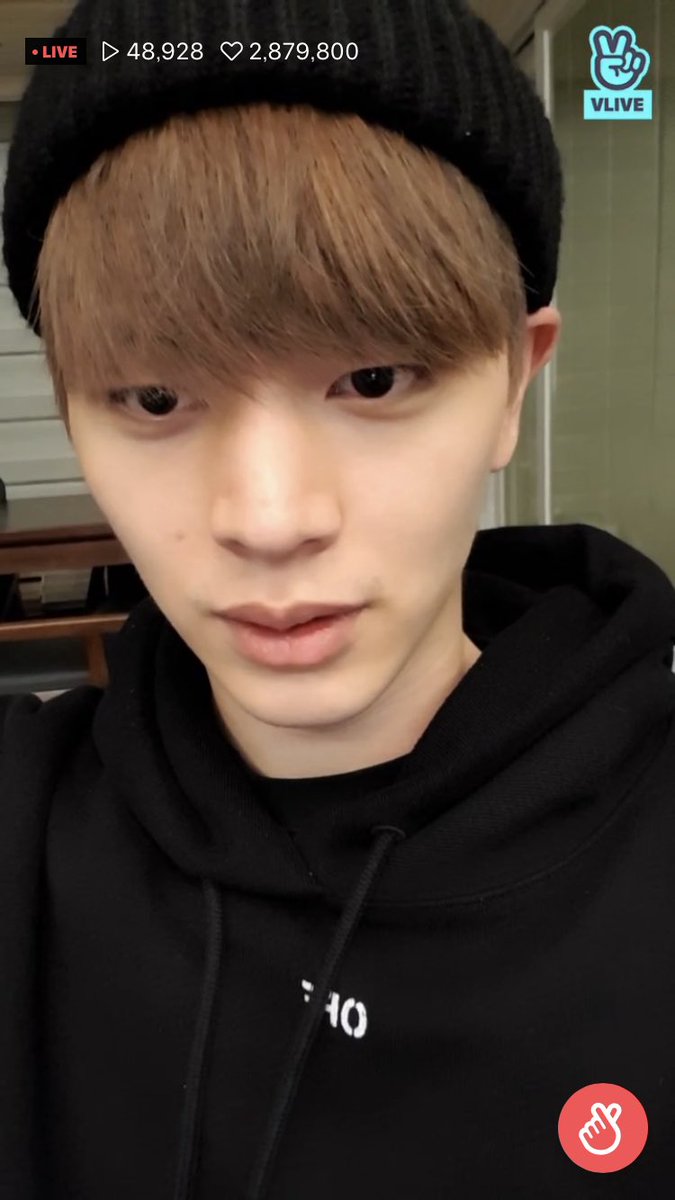 BTOB_6_sungjae's tweet photo. ソンジェVLIVEしてくれてありがとう〜☺︎
めっちゃ嬉しかったよ〜♥
くしゃみもめっちゃ可愛かったし😹
クッション自分で買ったんかな?そういうとこ好きよー笑
ソンジェほんまにお誕生日おめでとう🎂🎉💗
@BTOB_6SJ
#육성재
#HappySungjaeDay
#HappySixDay
#비투비_3대리더_절대막내_성재_생축 https://t.co/tjj658Lmee
