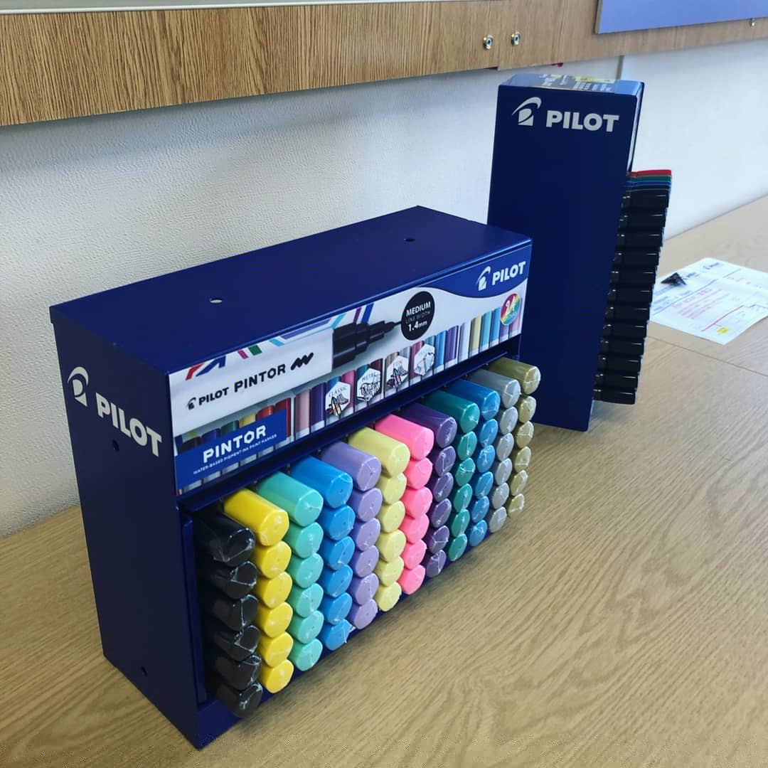 impulsepop's tweet image. Pilot Pen will be flying in-store thanks to this new display! 🖍The units will be sited in key stationery retail stores across the UK! 

Click the link below! 
impulsepop.co.uk/?s=pilot+pen&amp;amp;e…

#retaildisplay #pilotpen #countertopdisplay #design #posdisplay #impulsepointofpurchase