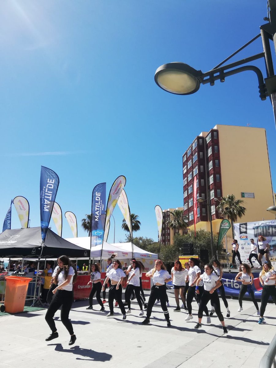 GCAFD_UCA's tweet photo. @Ucadanza participa en las actividades de animación del VII @Trihercules Triathlon Cádiz @ExpresivaAfyec https://t.co/l99svvH77p