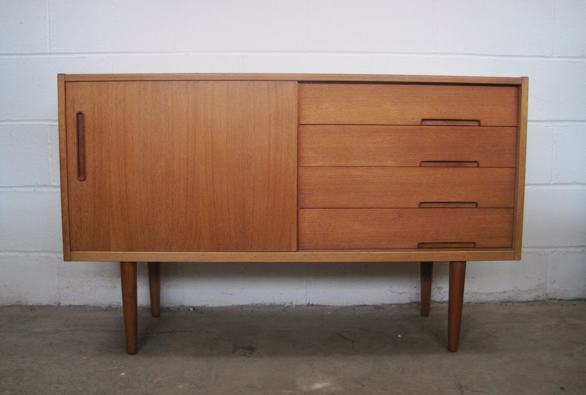 MattFragile's tweet image. Cool clean lines #simplestorage Just arrived 20C Originals #Sideboards #Cabinets #Chests from #Heals #Troeds #JohnandSylviaReid available @FragileDesign